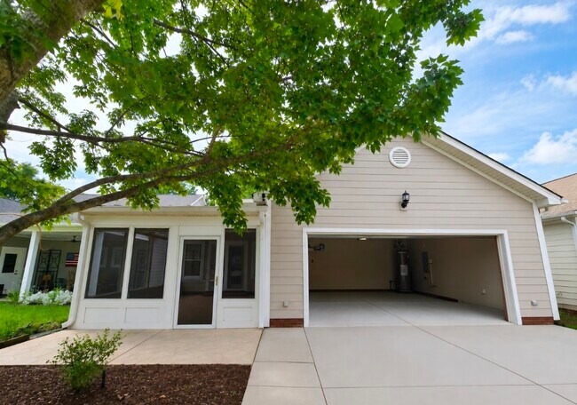 Building Photo - 8014 Ladys Secret Dr