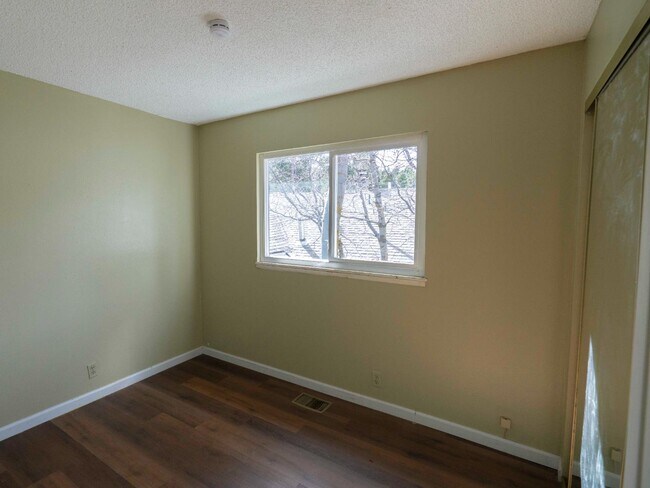 Building Photo - 26425 Lake Forest Dr