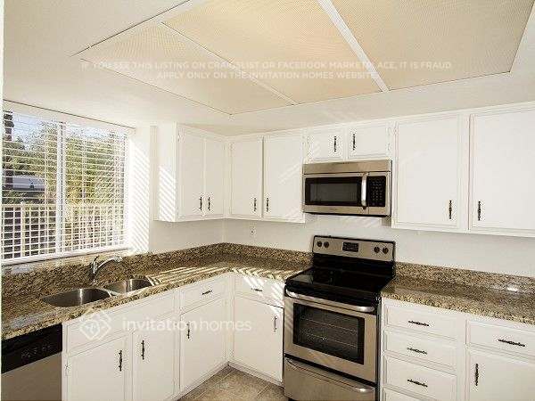 Building Photo - 505 W Pantera Ave