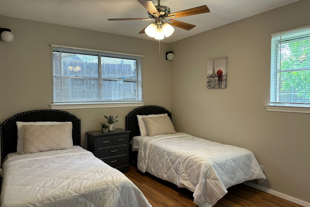 Building Photo - 1607 Sagebrush Trl