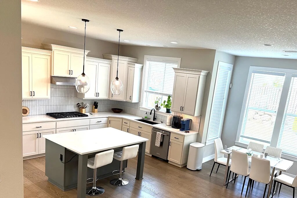 Building Photo - 12053 NW Weaver Ln