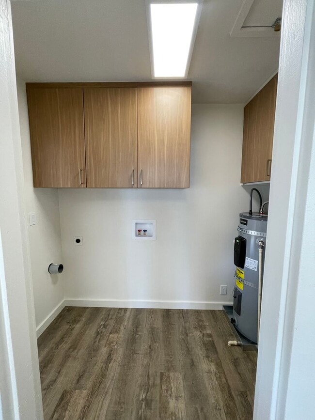 Building Photo - Freshly renovated 2bdrm, 1 bath house with...
