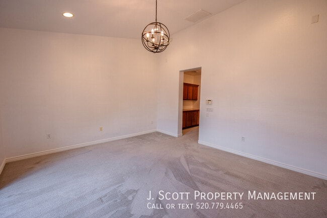 Building Photo - 2445 E Montecito Ave