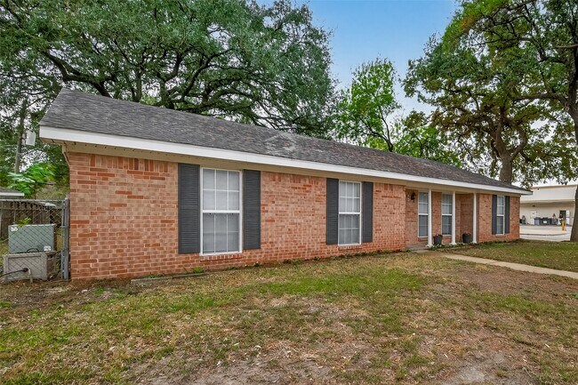 Building Photo - 5615 Beechnut St