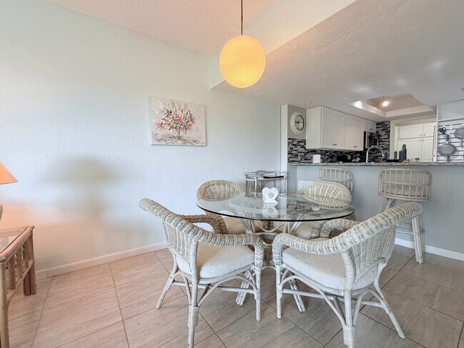 Building Photo - 5650-5A1A A1A S