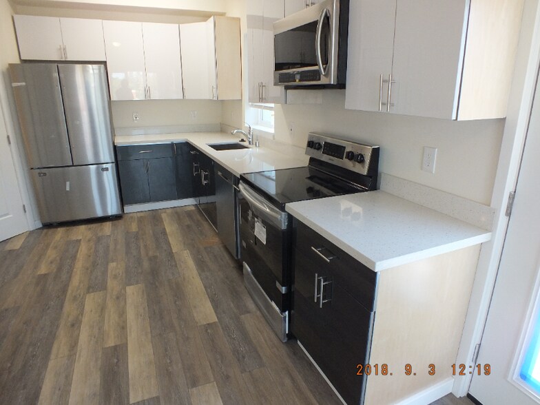 Building Photo - 12544 15th Ave NE