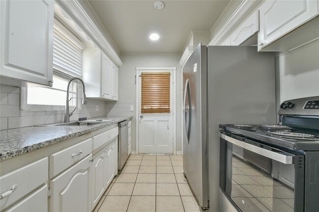 Building Photo - 2105 Carpenter Dr