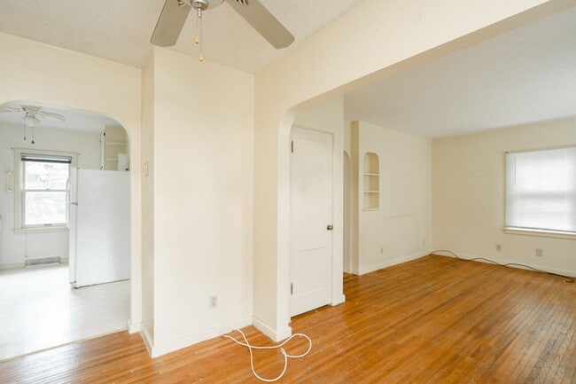 Building Photo - 1927 Olive St