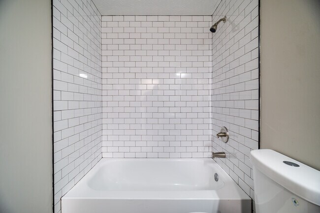 Building Photo - 5272 Quincy Dr