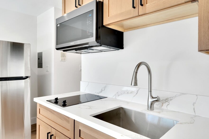 Interior Photo - Glendon Luxury Investments LLC