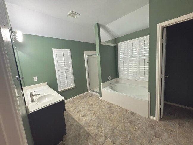Building Photo - 3815 Lake Edinburg Ln