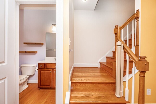 Building Photo - Modern 3BR/2.5BA Oregon Hill Townhome with 2-Car Garage — Walk to VCU & James River — $2,550/mo!