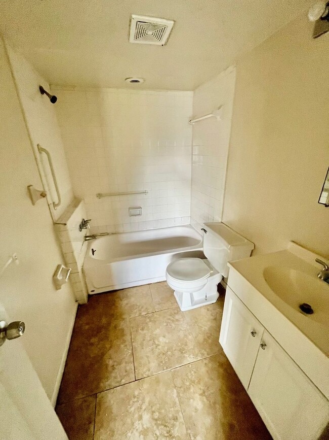 Building Photo - 525 N Morgan Ave