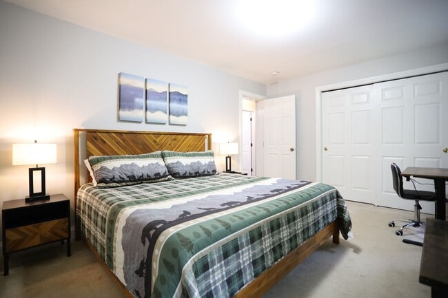 Building Photo - 4 Bed FURNISHED Winter Seasonal - Private Home Close to Ski Mountains! - $2940/mo, 6mo Lease
