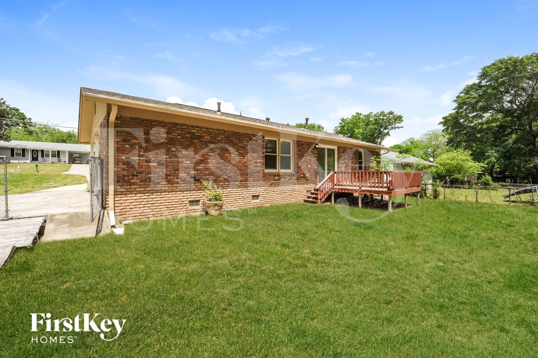 Building Photo - 642 Roxbury Dr