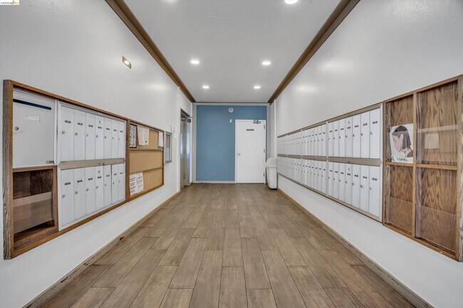 Building Photo - 490 N Civic Dr