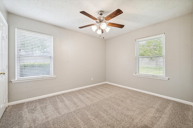 Building Photo - 3613 Lazy Spring Dr