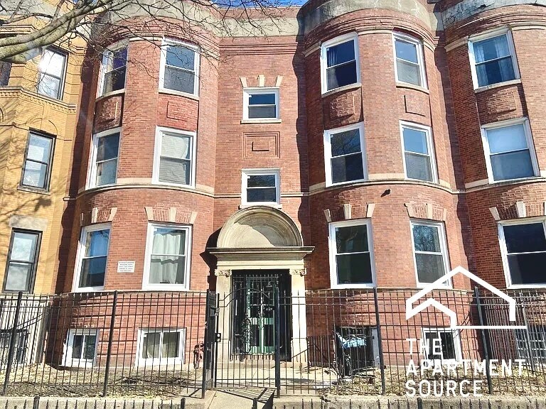 Building Photo - 4011 S Calumet Ave