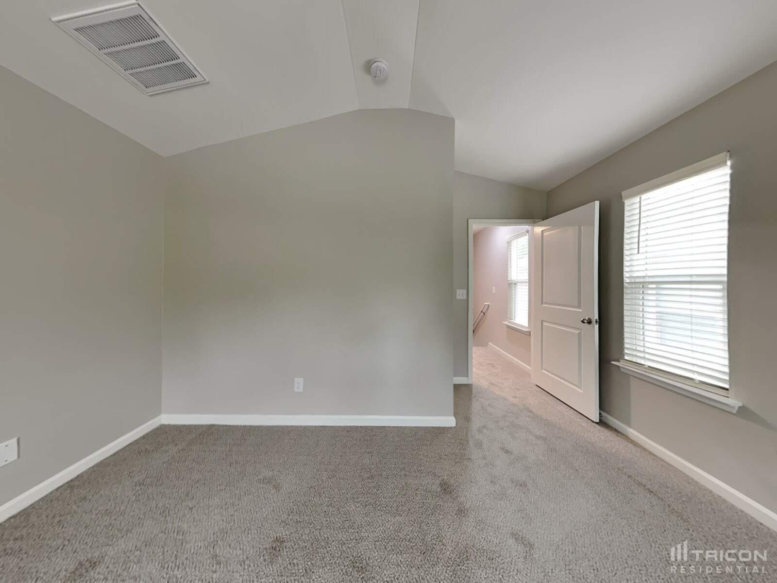Building Photo - 200 Spring Knoll Dr