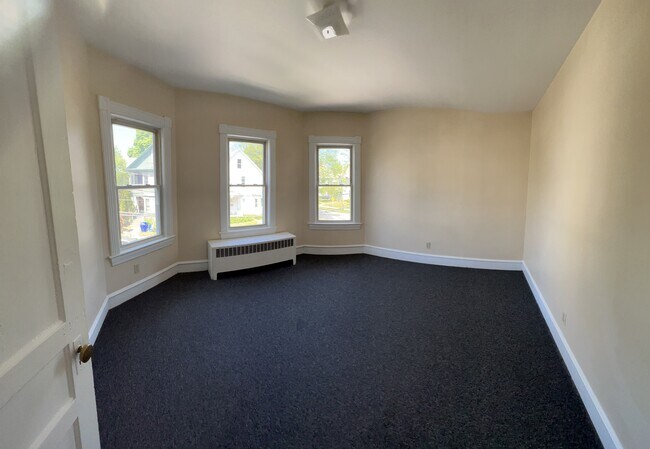 Building Photo - 11 Hickok Pl
