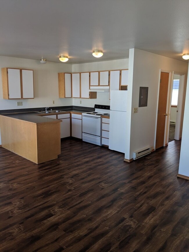 Building Photo - Spacious Studio with bonus storage