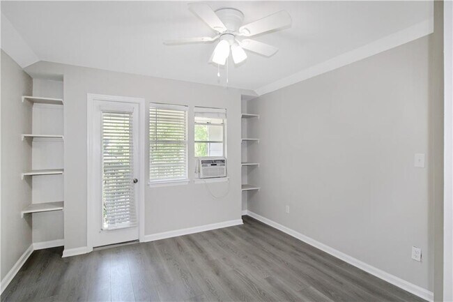 Building Photo - 204 Ivy Green Ln SE