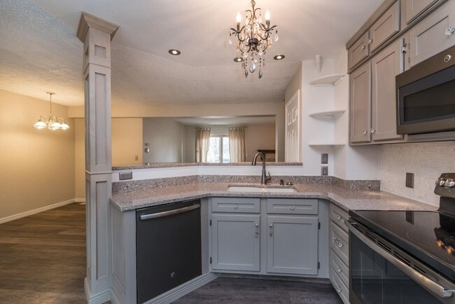 Building Photo - Spacious 3 Bedroom, 3 Bathroom Willowbrook Condo in Gunbarrel