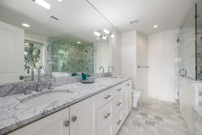 Building Photo - 1010 Hillside Ave