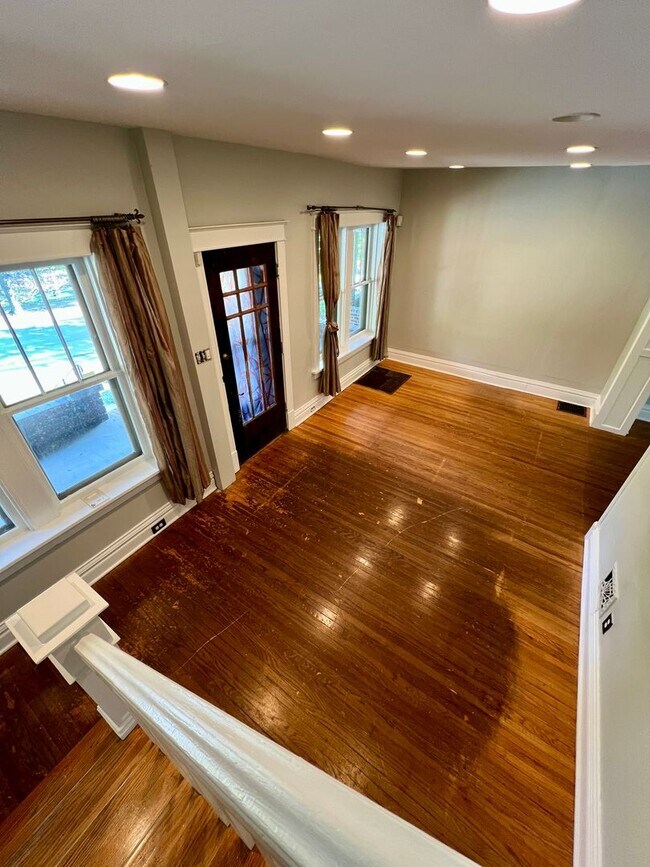 Building Photo - 6114 Columbia Ave