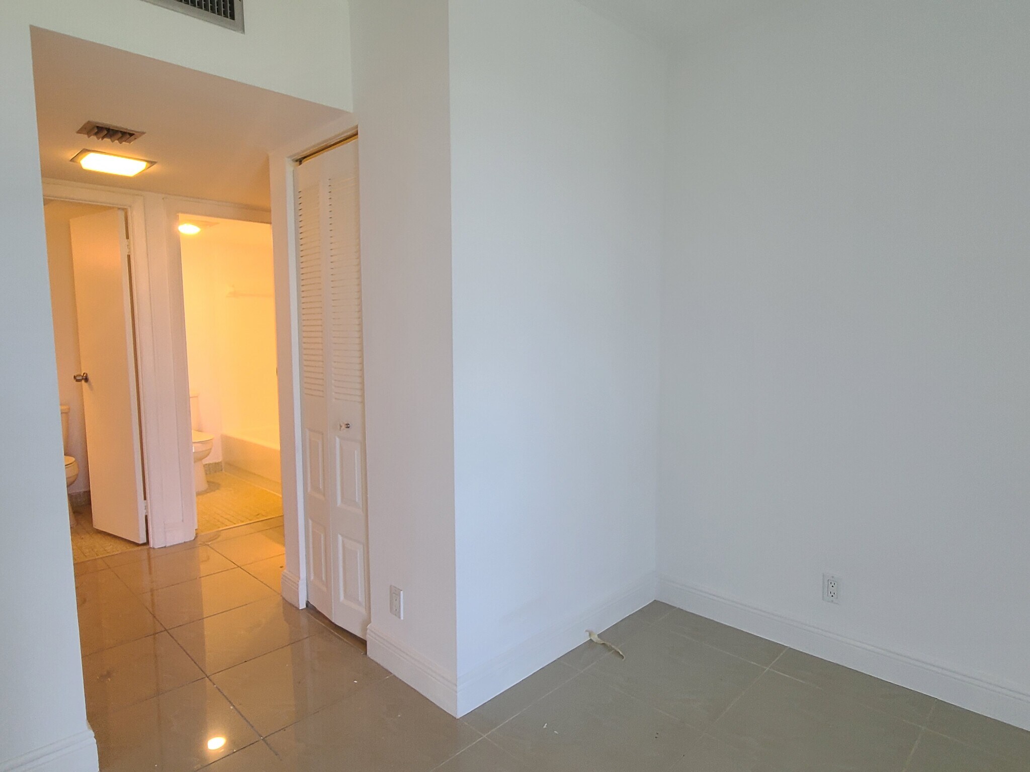 Building Photo - 20335 W Country Club Dr