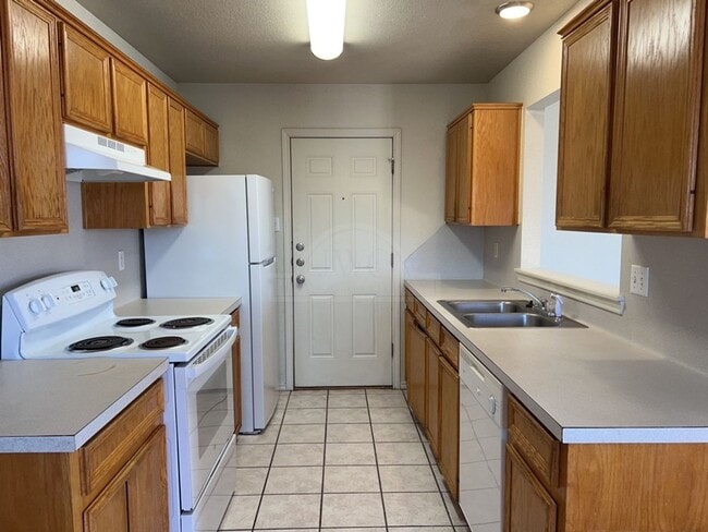 Building Photo - 915 McDaniel Cir