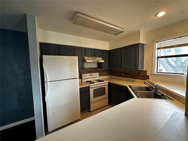 Building Photo - 2942 Antique Oaks Cir