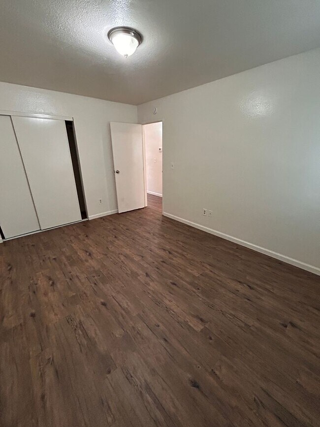 Building Photo - 3444