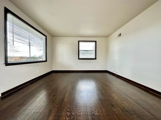 Building Photo - Charming 3 Bedroom 1 Bath Single Family Home