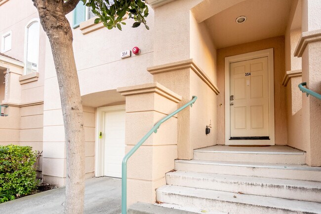 Building Photo - 354 Montecito Way