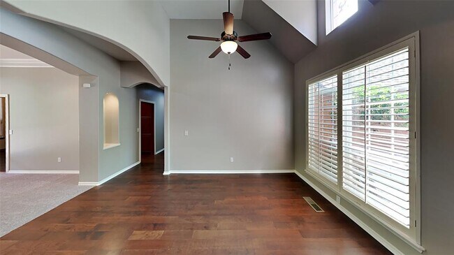 Building Photo - 741 Fox Bend Trail