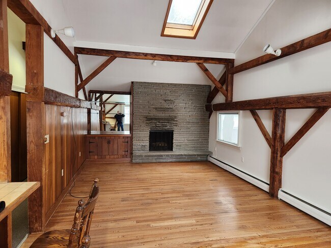 Building Photo - 116 W High St