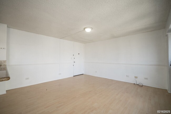 Building Photo - BEAUTIFULLY UPGRADED 1BR/1BA/1PKG WITH WRA...