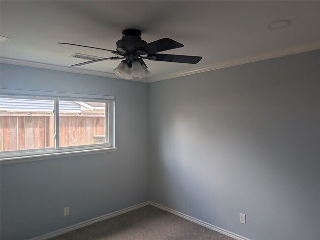 Building Photo - 4034 Shady Springs Dr