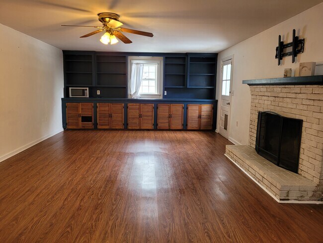 Building Photo - 17727 Silcott Springs Rd