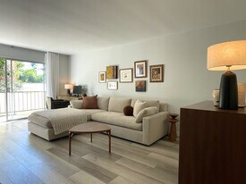 Building Photo - 404 San Vicente Blvd