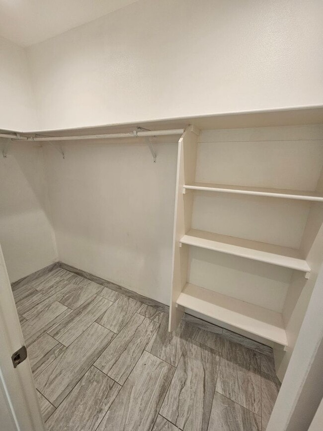 Building Photo - 3 Bedroom 2 Bathroom Duplex for Rent in Corning!
