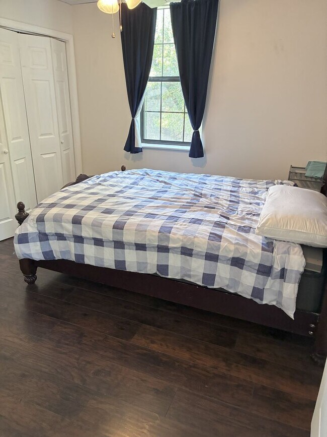 Building Photo - Country Living- Studio Unit- 1 Bed, 1 Bath...