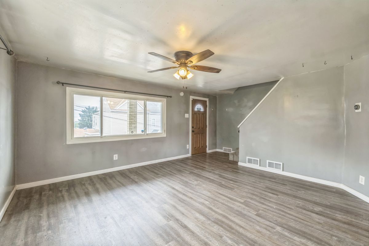 Building Photo - 2318 Eccles St