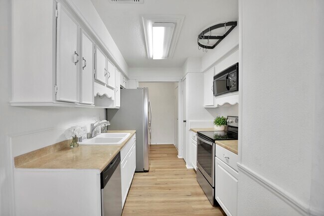 Building Photo - 7619 Lemma Dr