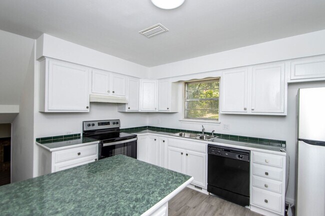 Building Photo - Welcome to a beautifully maintained 4-bedroom, 2-bathroom home located in the highly sought-after...