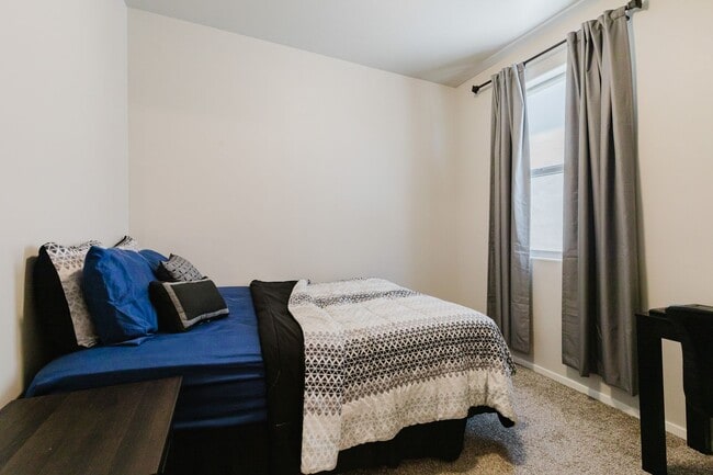 Building Photo - Meticulously Clean 3 bedroom 2 bathroom Home