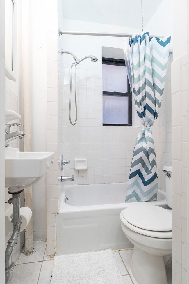 Building Photo - 215 B E 95th St