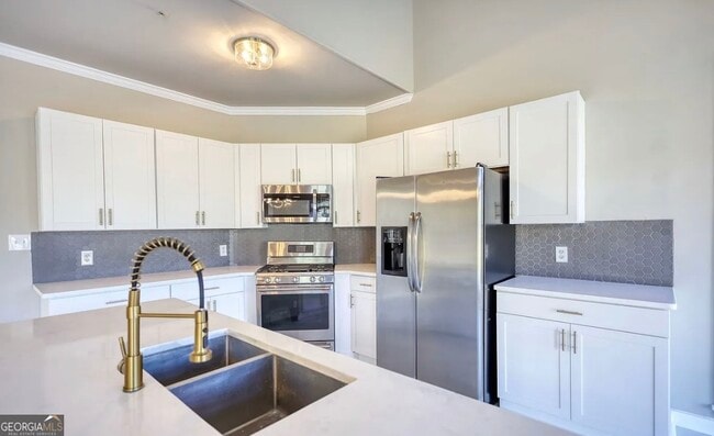 Building Photo - 2111 Highland Club Dr SE