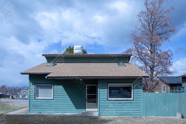 Building Photo - Single Family Home for Rent in Rifle